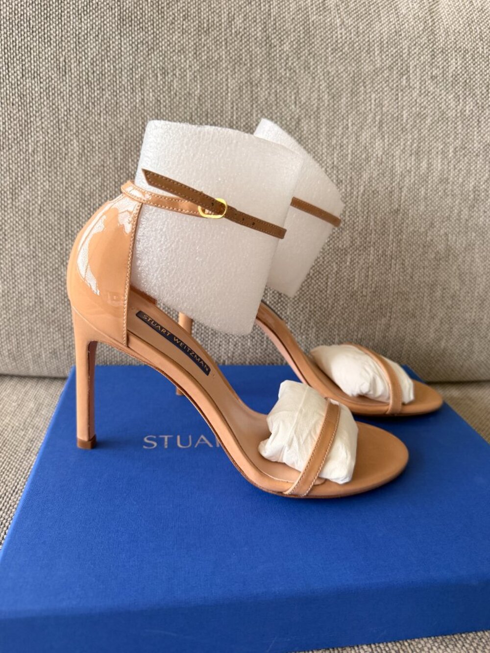 *BRAND NEW* Stuart Weitzman Nudsitrong Sandals - US 7